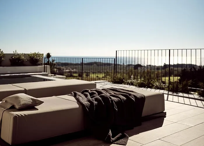 Alexandra Seaview Luxurious Villa, By Thinkvilla *